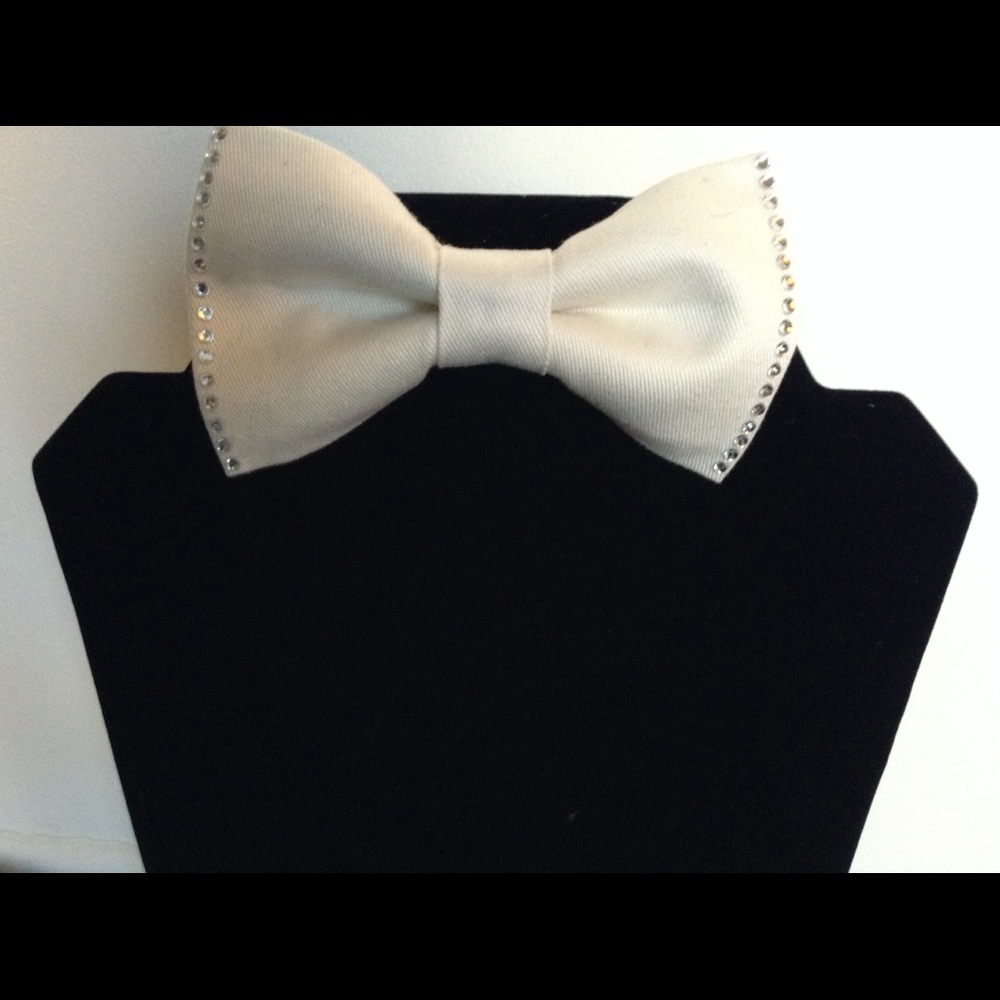 Bow tie